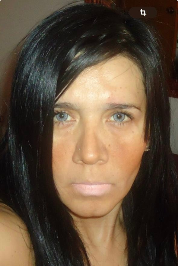 Corina Díaz Peña realizando una sesión de radiestesia